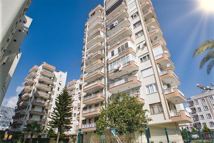 شقة 3 + 1 على مسافة قريبة من البحر في أنطاليا