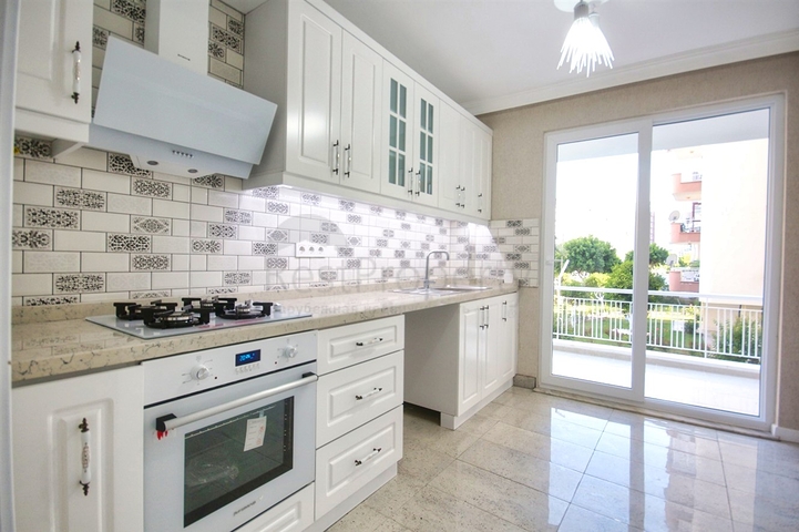 شقة 3 + 1 على مسافة قريبة من البحر في أنطاليا