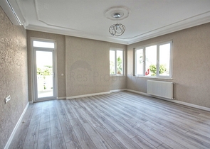 شقة 3 + 1 على مسافة قريبة من البحر في أنطاليا