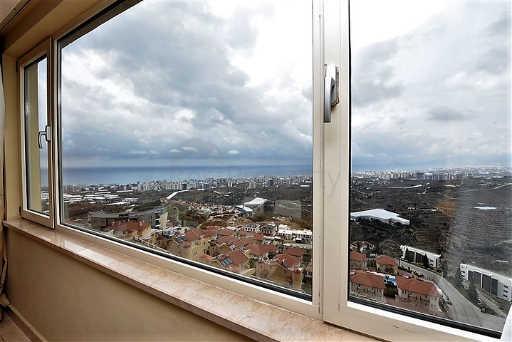 اطلالة بحر - شقة 3 غرف وصالة -ضمن مجمع غولد سيتي -الانيا / كارجيجاك 