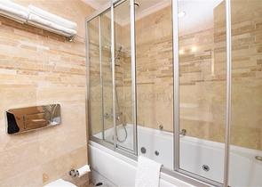 اطلالة بحر - شقة 3 غرف وصالة -ضمن مجمع غولد سيتي -الانيا / كارجيجاك 