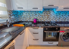 شقة اطلالة بحر في محمودلار - تصميم 1+1 - ضمن مجمع فاخر -محمودلار / الانيا 