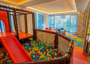 شقة اطلالة بحر في محمودلار - تصميم 1+1 - ضمن مجمع فاخر -محمودلار / الانيا 