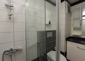 شقة ضمن مجمع فاخر -غرفة وصالة - في افسلار / الانيا 