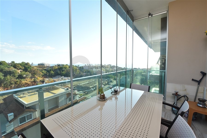 اطلالة بحر وقلعة - دوبلكس 4 غرف وصالة -في كاستل / الانيا 