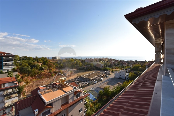 اطلالة بحر وقلعة - دوبلكس 4 غرف وصالة -في كاستل / الانيا 