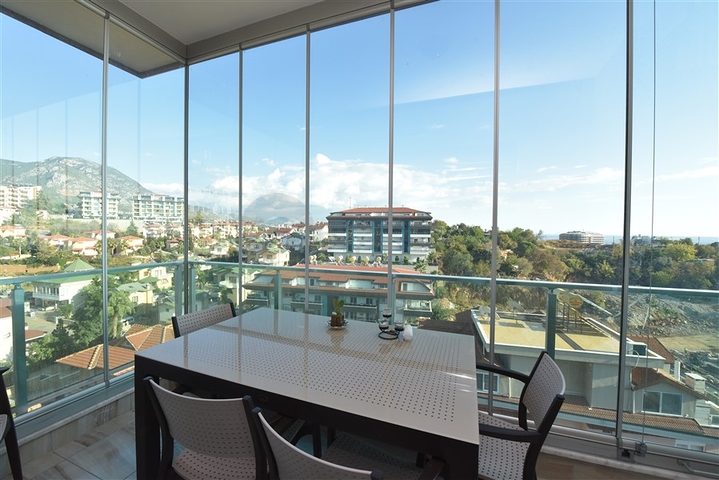 اطلالة بحر وقلعة - دوبلكس 4 غرف وصالة -في كاستل / الانيا 