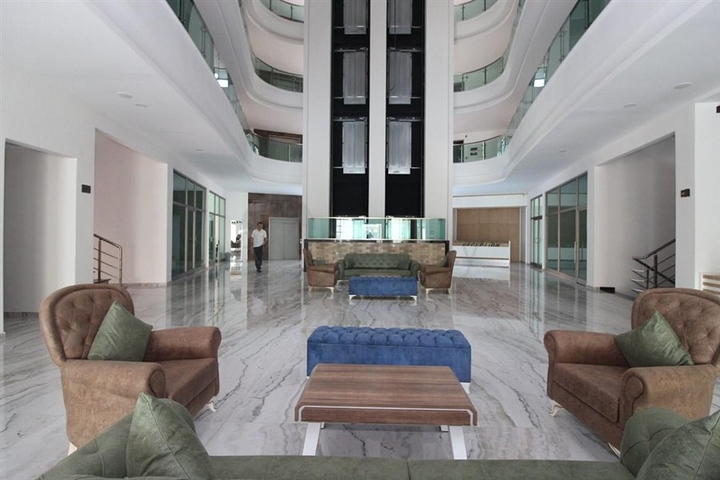 شقق فاخرة في الانيا - تصميم 1+1 - مفروشة - ضمن مجمع حديث في محمودلار / الانيا 