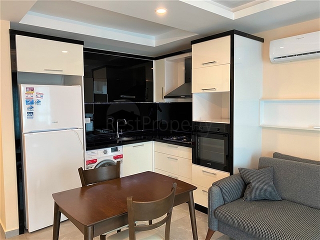 قريبة من البحر والخدمات -شقة غرفة وصالة مفروشة -في محمودلار / الانيا 