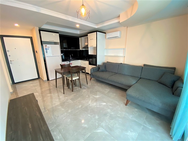 قريبة من البحر والخدمات -شقة غرفة وصالة مفروشة -في محمودلار / الانيا 