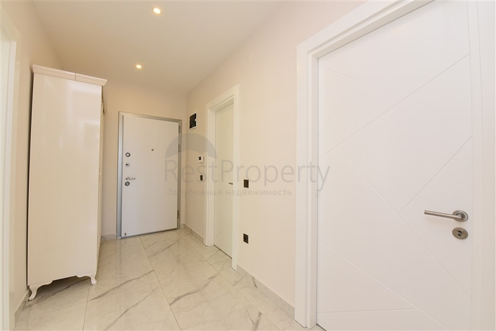 اطلالة بحر وقلعة - شقة غرفتين وصالة ضمن مجمع فاخر - في مركز الانيا