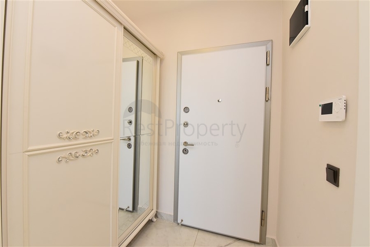 اطلالة بحر وقلعة - شقة غرفتين وصالة ضمن مجمع فاخر - في مركز الانيا