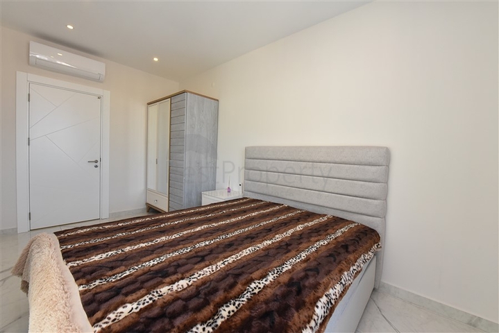 اطلالة بحر وقلعة - شقة غرفتين وصالة ضمن مجمع فاخر - في مركز الانيا