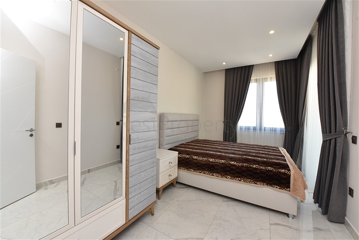 اطلالة بحر وقلعة - شقة غرفتين وصالة ضمن مجمع فاخر - في مركز الانيا