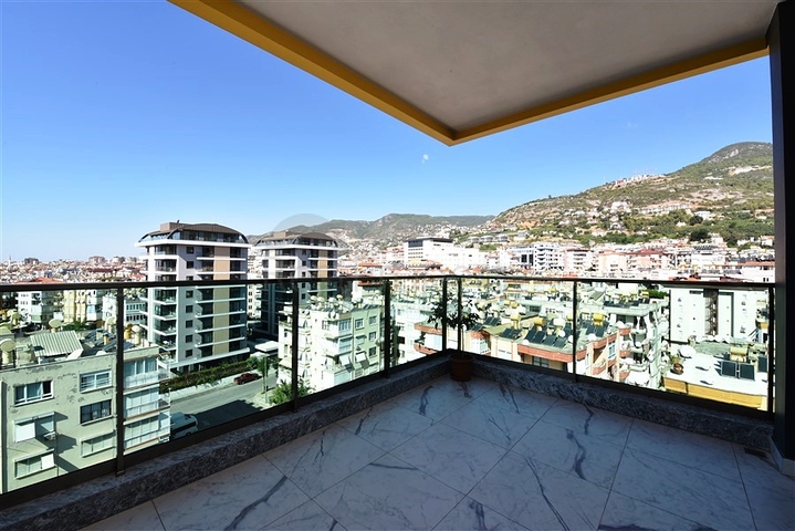 اطلالة بحر وقلعة - شقة غرفتين وصالة ضمن مجمع فاخر - في مركز الانيا