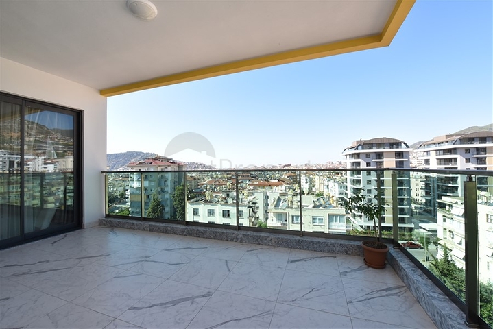 اطلالة بحر وقلعة - شقة غرفتين وصالة ضمن مجمع فاخر - في مركز الانيا