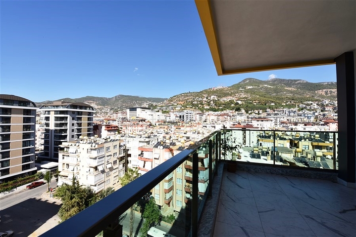 اطلالة بحر وقلعة - شقة غرفتين وصالة ضمن مجمع فاخر - في مركز الانيا