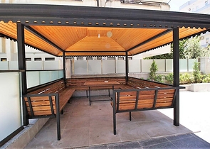 اطلالة بحر وقلعة - شقة غرفتين وصالة ضمن مجمع فاخر - في مركز الانيا