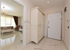 اطلالة بحر وقلعة - شقة غرفتين وصالة ضمن مجمع فاخر - في مركز الانيا