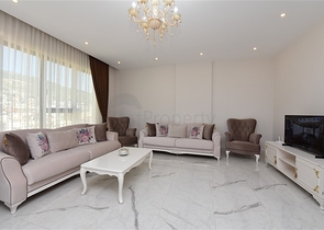 اطلالة بحر وقلعة - شقة غرفتين وصالة ضمن مجمع فاخر - في مركز الانيا