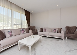 اطلالة بحر وقلعة - شقة غرفتين وصالة ضمن مجمع فاخر - في مركز الانيا