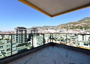 اطلالة بحر وقلعة - شقة غرفتين وصالة ضمن مجمع فاخر - في مركز الانيا