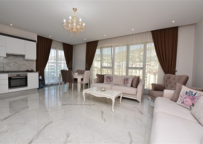 اطلالة بحر وقلعة - شقة غرفتين وصالة ضمن مجمع فاخر - في مركز الانيا