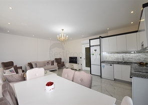 اطلالة بحر وقلعة - شقة غرفتين وصالة ضمن مجمع فاخر - في مركز الانيا