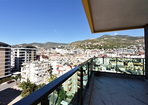 اطلالة بحر وقلعة - شقة غرفتين وصالة ضمن مجمع فاخر - في مركز الانيا