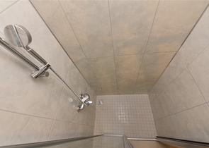 وسط الطبيعة - شقة عائلية 3 غرف وصالة -ضمن مجمع حديث -افسلار/ الانيا 