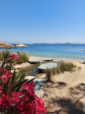 مشروع فاخر في ركن الجنة في خليج ديميربوكيو