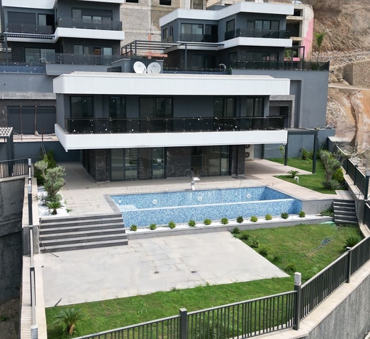 فلل فاخرة للبيع في الانيا - اطلالة بحر - مجمع فلل قيد الانشاء - كارجيجاك / الانيا 