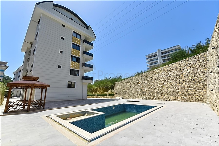 شقق بالاقساط ضمن مجمع سكني حديث -في افسلار / الانيا 