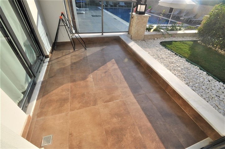 مجمع على البحر مباشرة في كاستل - شقة غرفة وصالة مفروشة بأناقة -في كاستل / الانيا 