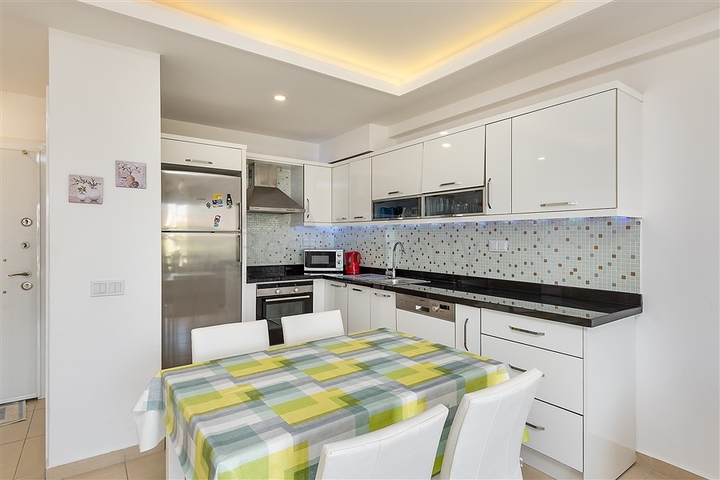 شقة اطلالة بحر - غرفة وصالة -ضمن مجمع بخدمات 5 نجوم -في افسلار / الانيا 