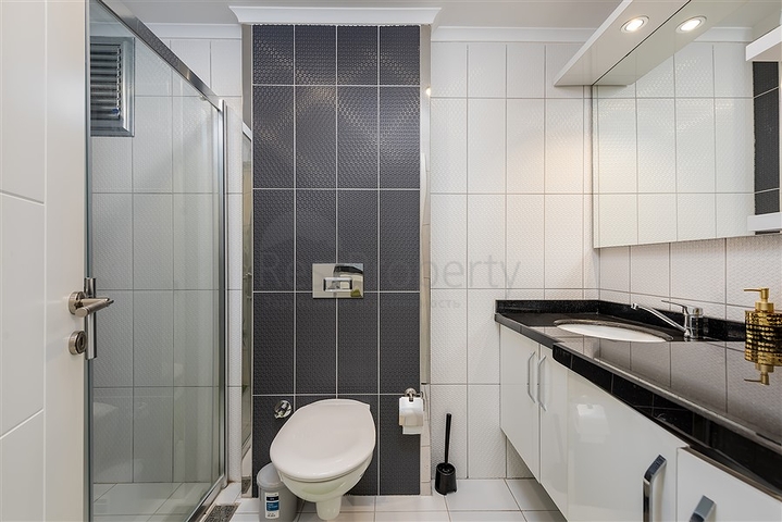 شقة اطلالة بحر - غرفة وصالة -ضمن مجمع بخدمات 5 نجوم -في افسلار / الانيا 