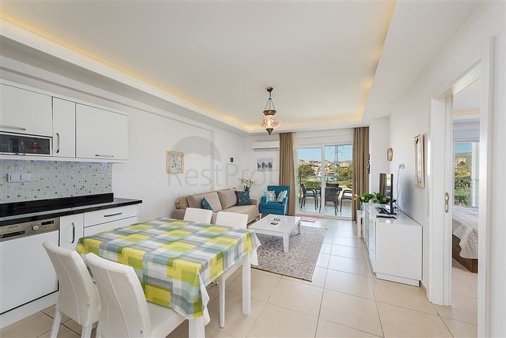 شقة اطلالة بحر - غرفة وصالة -ضمن مجمع بخدمات 5 نجوم -في افسلار / الانيا 