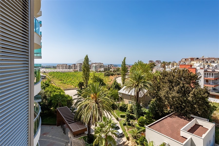 شقة اطلالة بحر - غرفة وصالة -ضمن مجمع بخدمات 5 نجوم -في افسلار / الانيا 