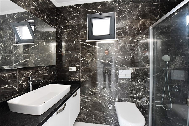 شقة اطلالة بحر - ضمن مجمع 5 نجوم - تصميم 1+2 - في كارجيجاك / الانيا 