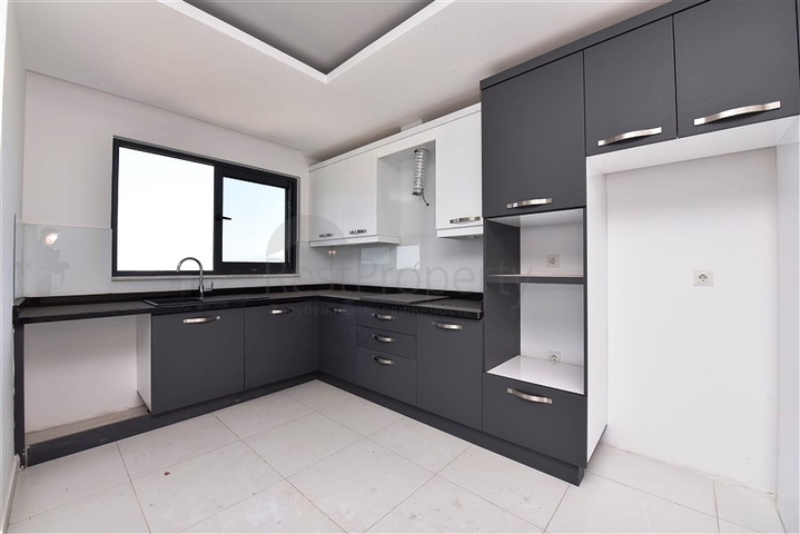 شقة اطلالة بحر - ضمن مجمع 5 نجوم - تصميم 1+2 - في كارجيجاك / الانيا 