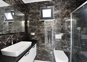 شقة اطلالة بحر - ضمن مجمع 5 نجوم - تصميم 1+2 - في كارجيجاك / الانيا 