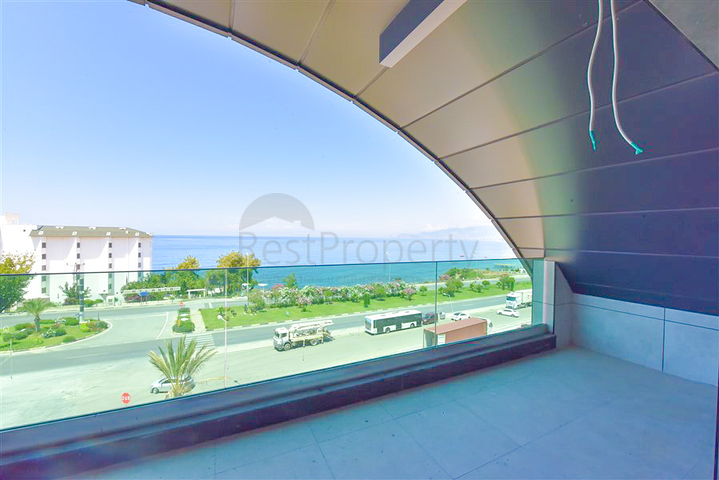 فيلا على البحر مباشرة -5 غرف وصالة -مسبح خاص -في كارجيجاك / الانيا 