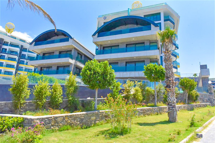 فيلا على البحر مباشرة -5 غرف وصالة -مسبح خاص -في كارجيجاك / الانيا 