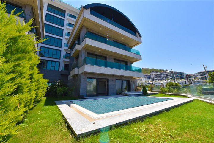 فيلا على البحر مباشرة -5 غرف وصالة -مسبح خاص -في كارجيجاك / الانيا 