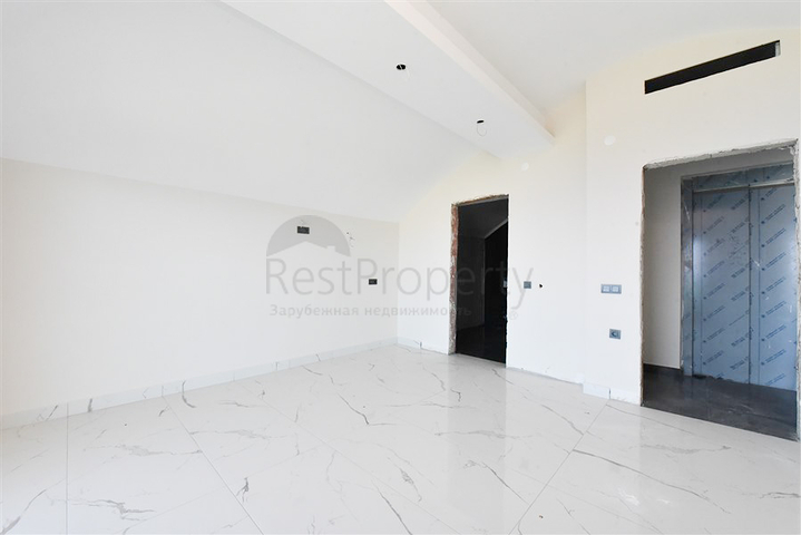 فيلا على البحر مباشرة -5 غرف وصالة -مسبح خاص -في كارجيجاك / الانيا 