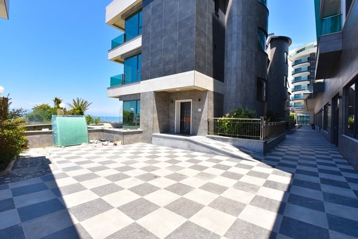 فيلا على البحر مباشرة -5 غرف وصالة -مسبح خاص -في كارجيجاك / الانيا 