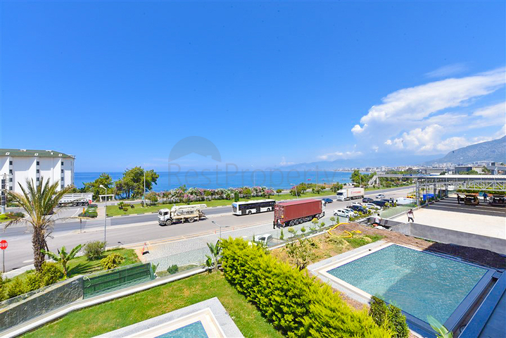 فيلا على البحر مباشرة -5 غرف وصالة -مسبح خاص -في كارجيجاك / الانيا 