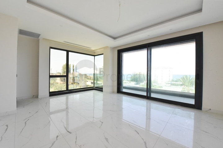 فيلا على البحر مباشرة -5 غرف وصالة -مسبح خاص -في كارجيجاك / الانيا 