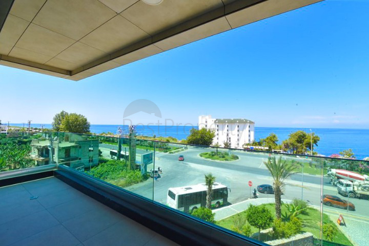 فيلا على البحر مباشرة -5 غرف وصالة -مسبح خاص -في كارجيجاك / الانيا 