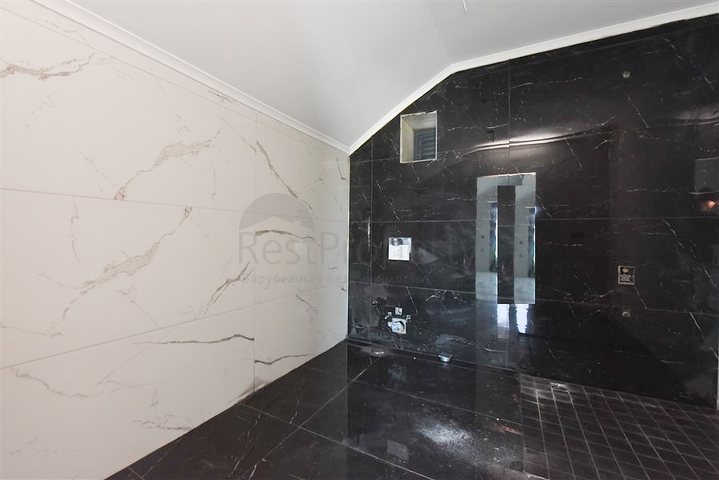 فيلا على البحر مباشرة -5 غرف وصالة -مسبح خاص -في كارجيجاك / الانيا 